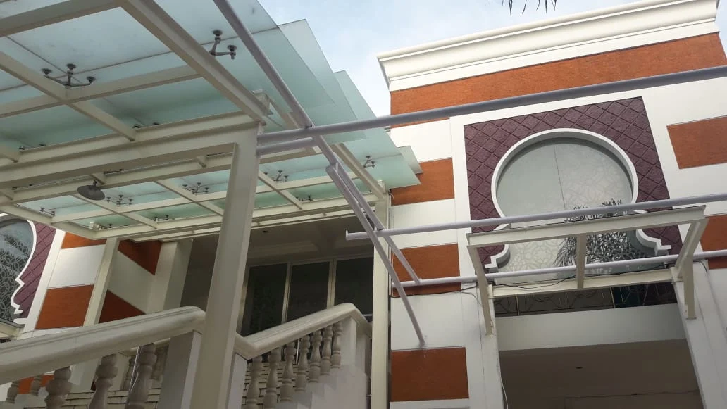 Canopy Kaca: Sentuhan Elegan untuk Hunian Modern dan Mewah